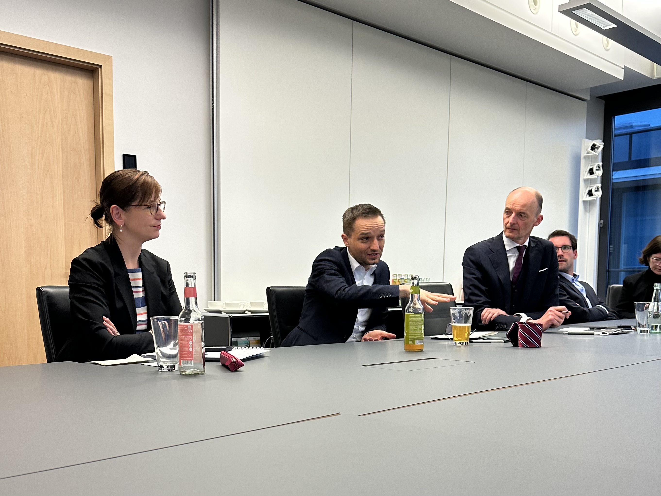 Anne-Kathrin Lange, Benjamin Strasser PStS. (FDP) und Dr. Hans Bellstedt