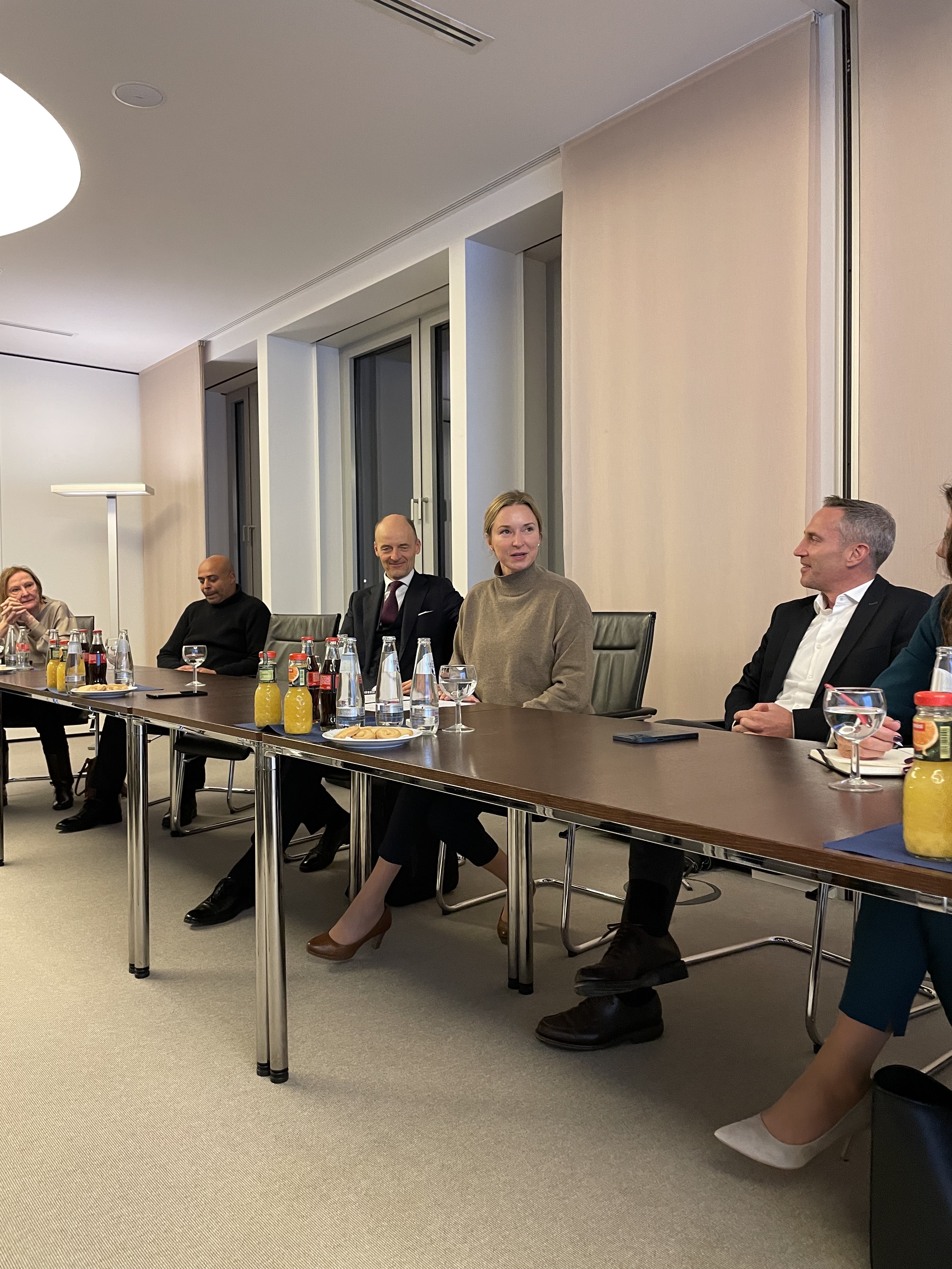 Hans Bellstedt, Anja Schulz, MdB und Maximilian Beck, Vorstandsvorsitzender IDEAL Versicherung